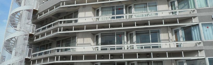 多階層の建物外観