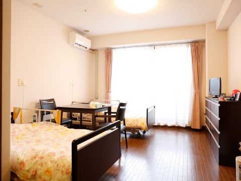 「ライフコミューンあざみ野」居室。完全プライベート空間を確保している居室です。