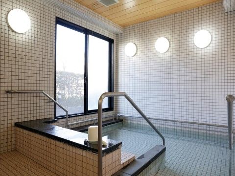 「ライフコミューンあざみ野」一般浴場。全身湯船に浸かることで、日頃のお疲れを癒してください。