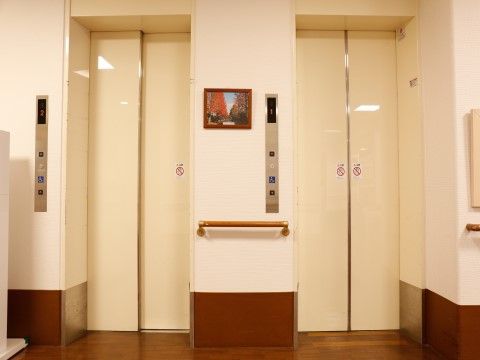 「ライフコミューンあざみ野」エレベーター。スペースには余裕があります。