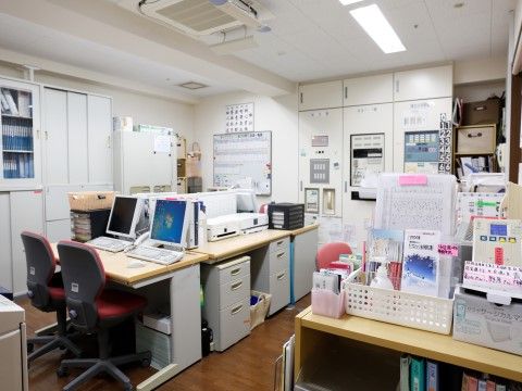 「ライフコミューンあざみ野」事務室。スタッフが待機していますので、何かあればいつでもご連絡ください。