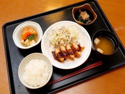 「ライフコミューンあざみ野」お食事。栄養満点のお食事を皆さんにお届けします。