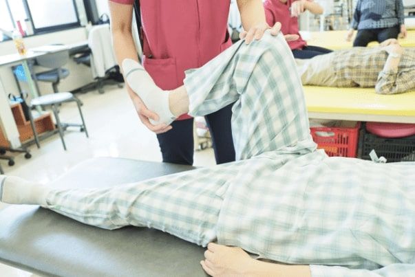 ケアの様子を示す場面