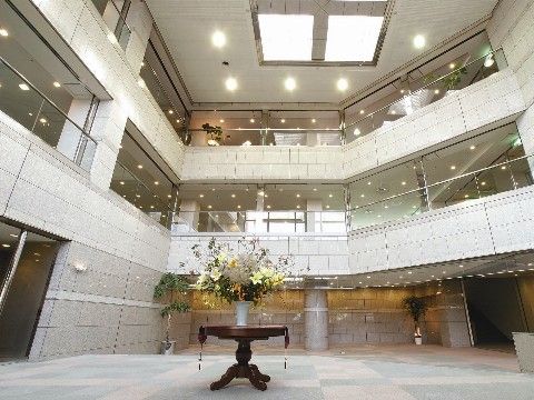 「ライフコミューン川崎タイムレスフロア」吹き抜けエントランスは、開放的な空間に仕立てます。