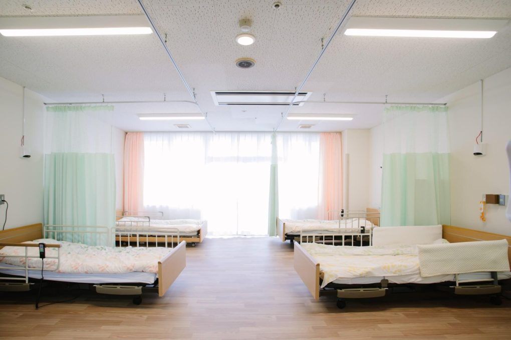 明るい居室の様子