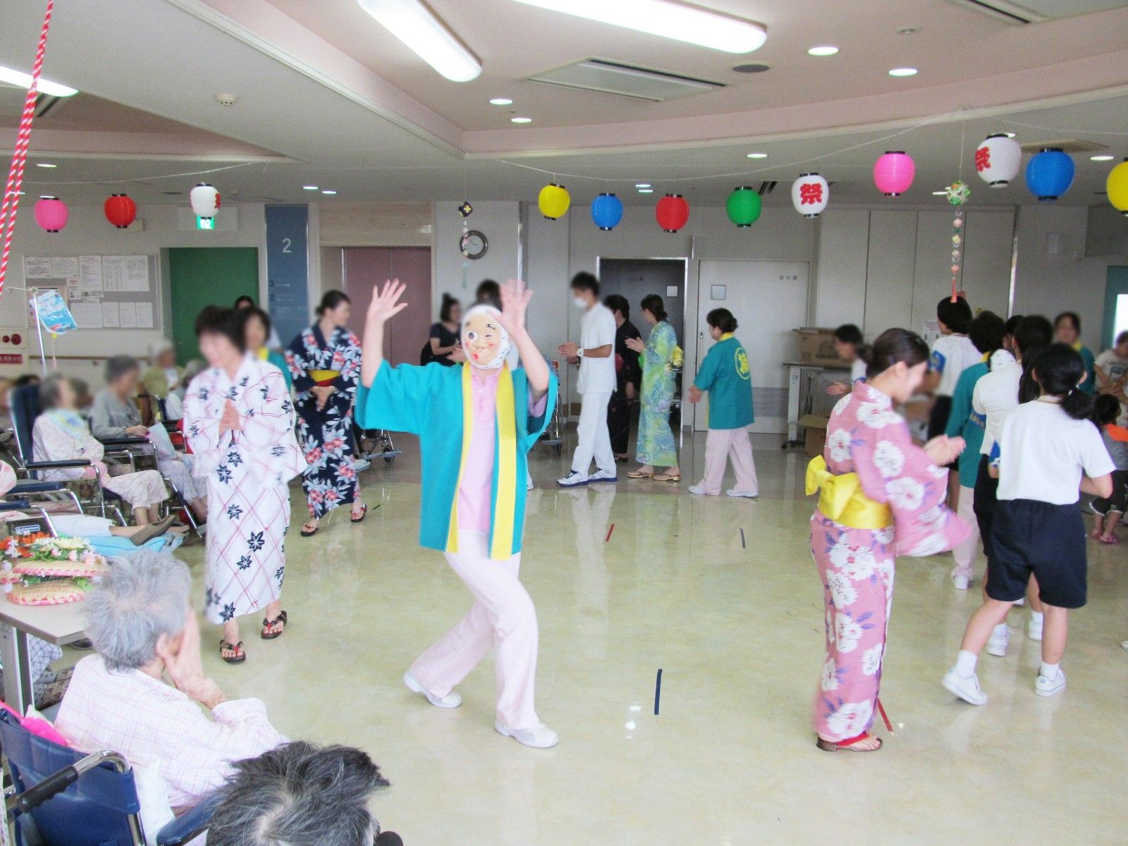 賑やかな夏祭りの様子
