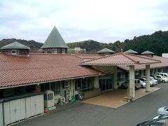 ゆったりとした施設の外観