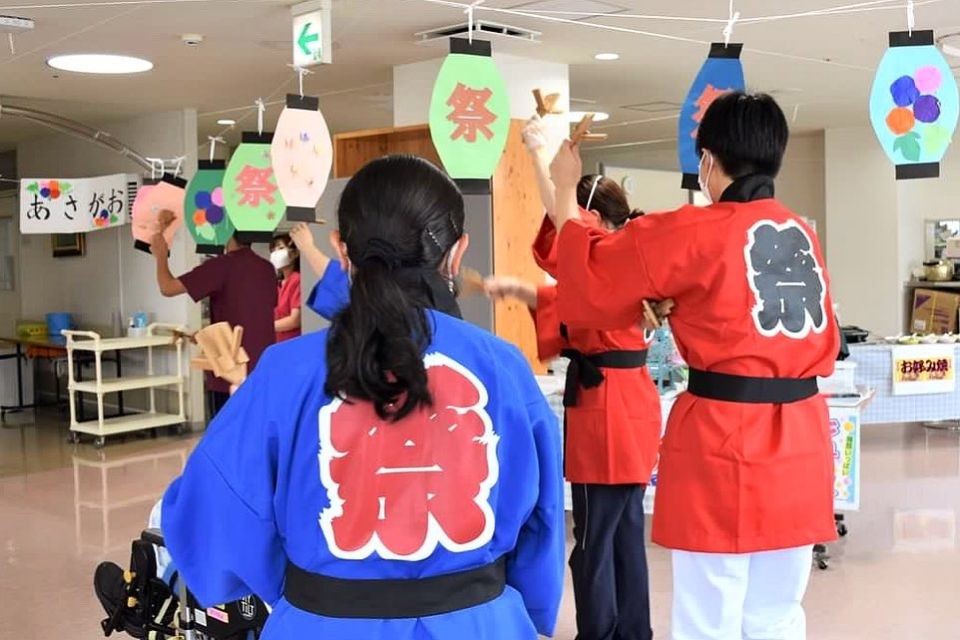 祭り気分を味わう集会室