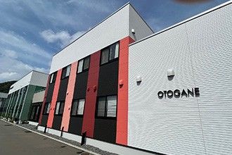 モダンな外観の建物