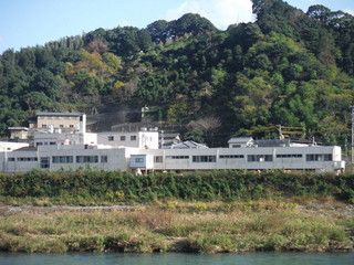自然に囲まれた建物