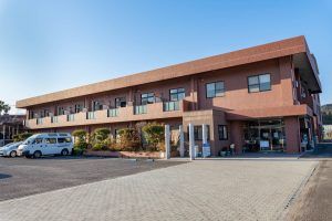 ゆったりとした施設の外観