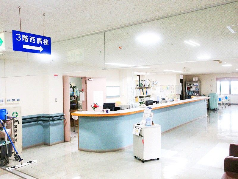 明るい受付カウンター