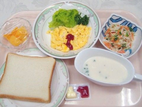 「登芙喜 心成苑（とぶき しんせいえん）」のお食事。洋食も取り入れたメニューがある。