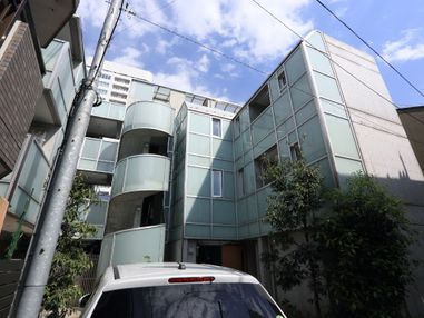 東京都港区西麻布にある、サービス付き高齢者向け住宅で14戸を有している。また建物は4階建てになっている。