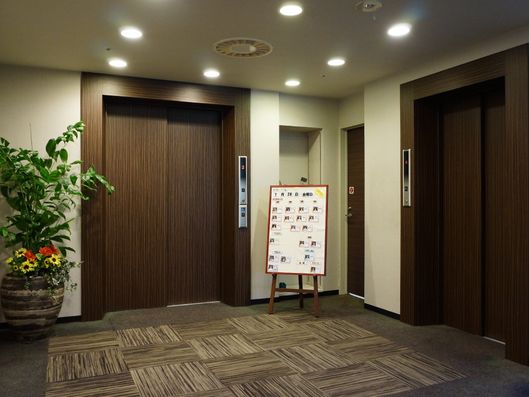 エレベーター前