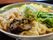 野菜、卵、椎茸、鶏肉などの具沢山の麺類のメニュー。毎日の食事を楽しんでもらえるよう、いろいろな献立が準備されている。