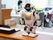 受付窓口のカウンターの上に置かれたロボットは存在感を醸し出している。動作と話が出来、なごみと笑顔を与えてくれる。