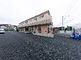 ゆったりとした外観の建物