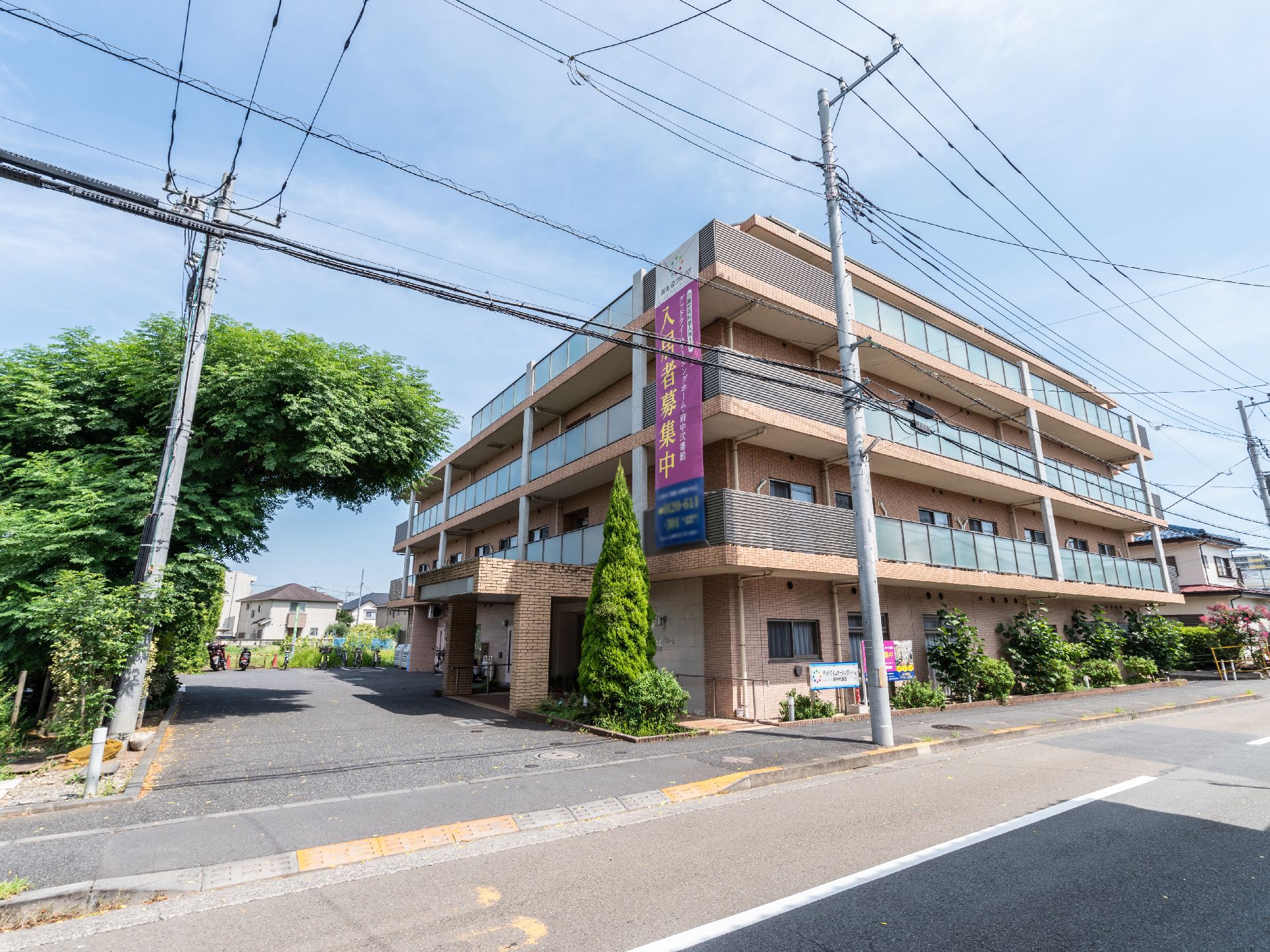 お気軽にお越しいただける駐車場が設置された施設