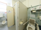 バリアフリーの清潔なトイレ施設