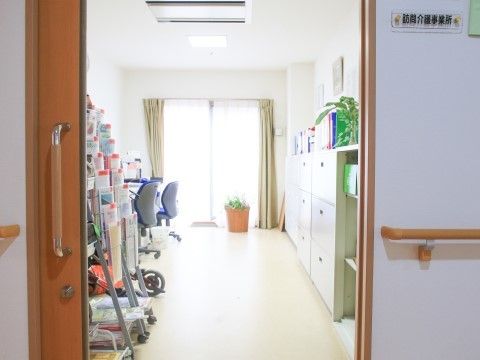 「リアンレーヴはるひ野」の環境。豊富な研修を受けたスタッフによるサービス。