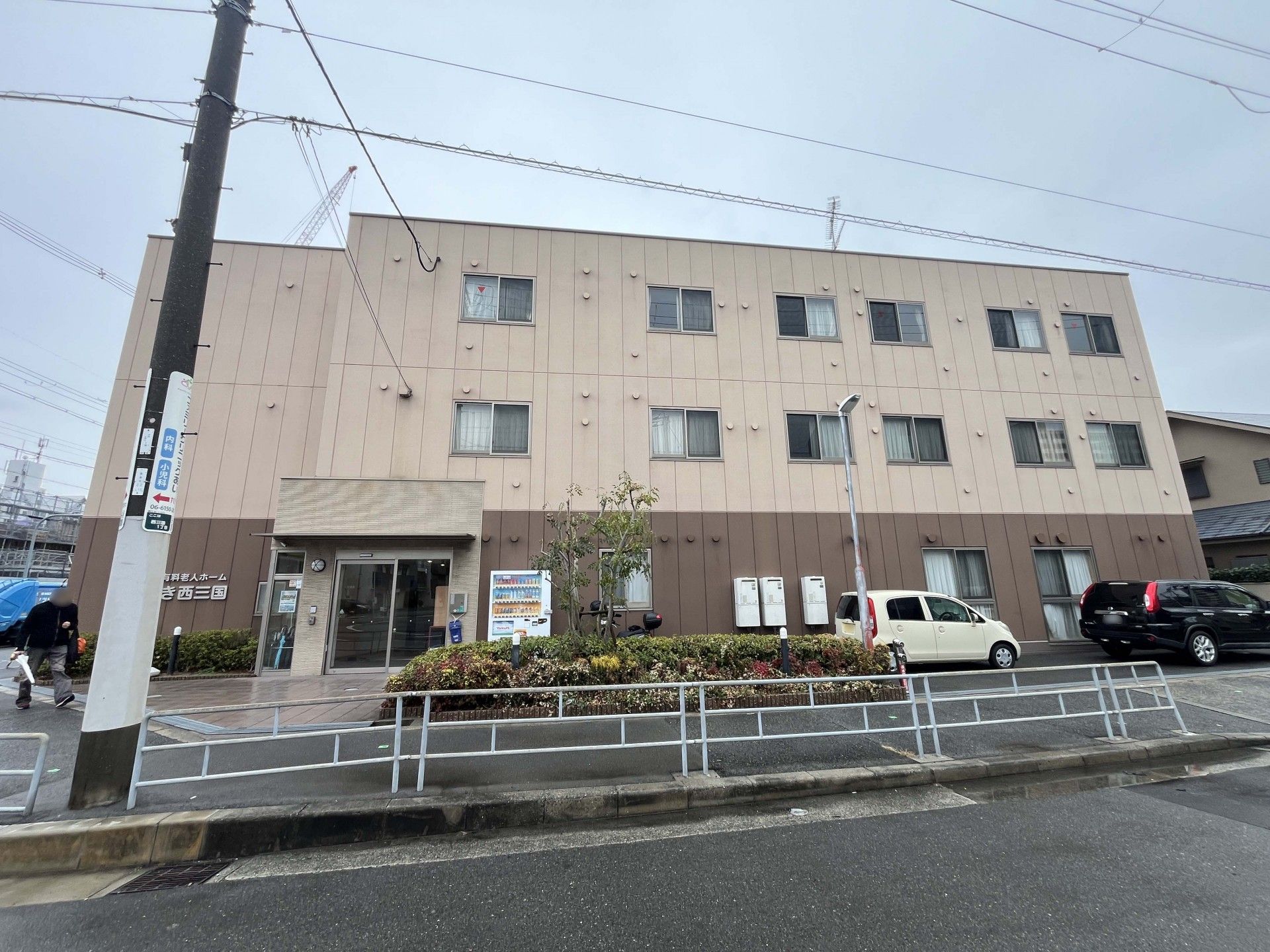 明るく清潔な外観