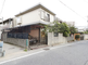 静かな住宅街の角地