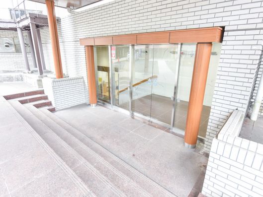 裏側・エントランス