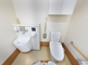 バリアフリーの明るいトイレ空間