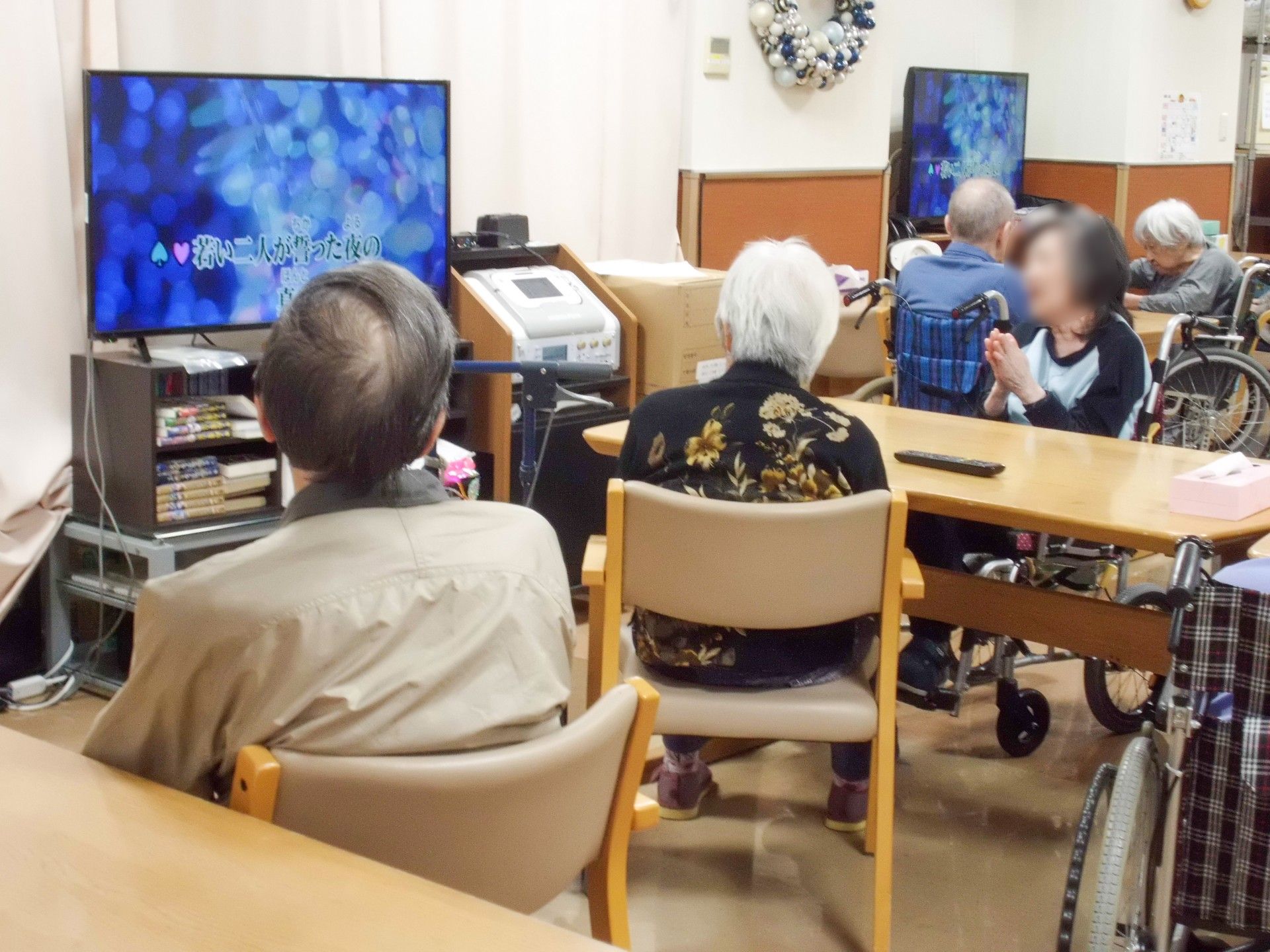 共有スペースでテレビ視聴