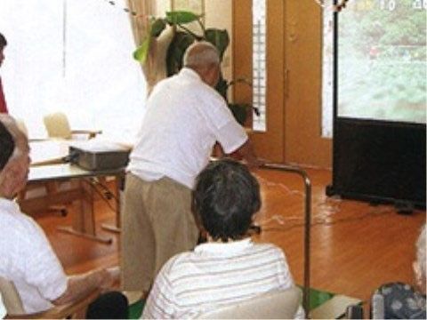 共有スペースでは、運動能力向上などを目的としたトレーニングができる。特に自分で歩くことを大切にしている。