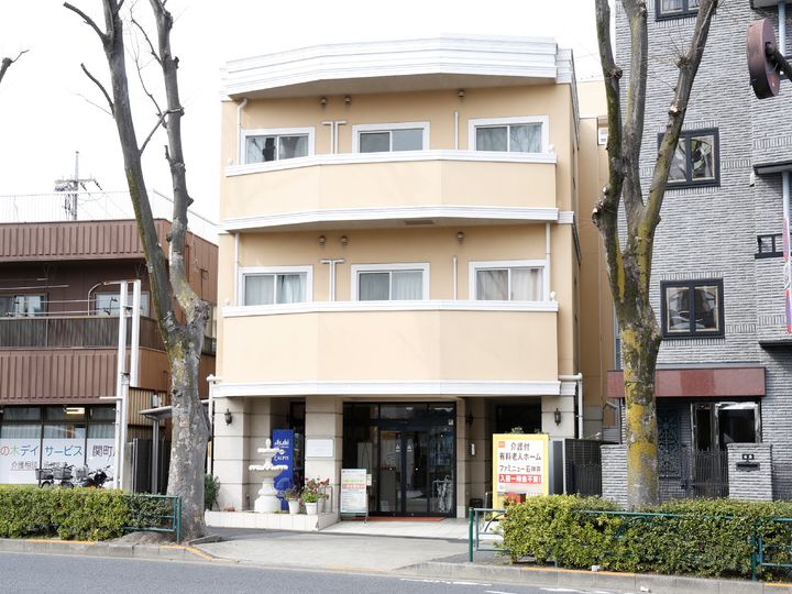 ファミニュー石神井の外観