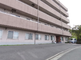 静かな住宅街にある施設外観