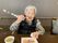食事を楽しむ女性
