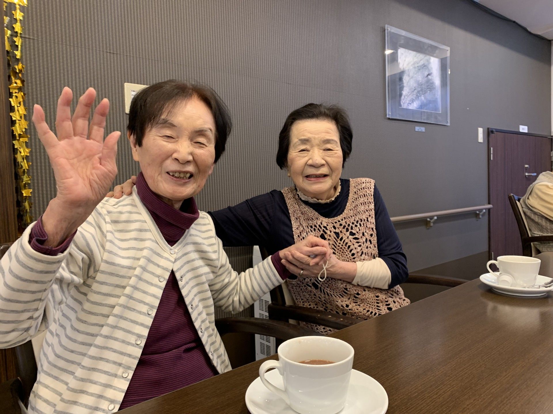 笑顔のご高齢者二人