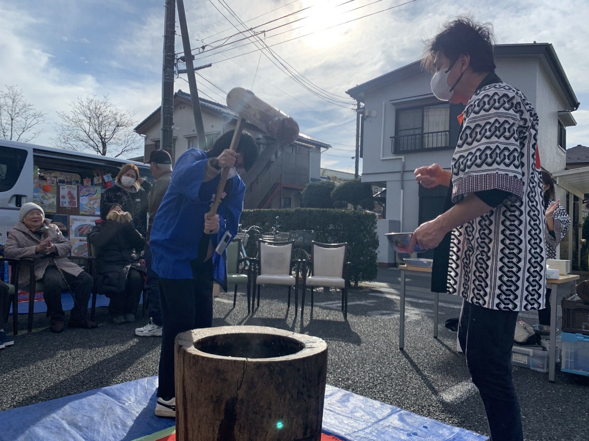 和やかな餅つきイベント