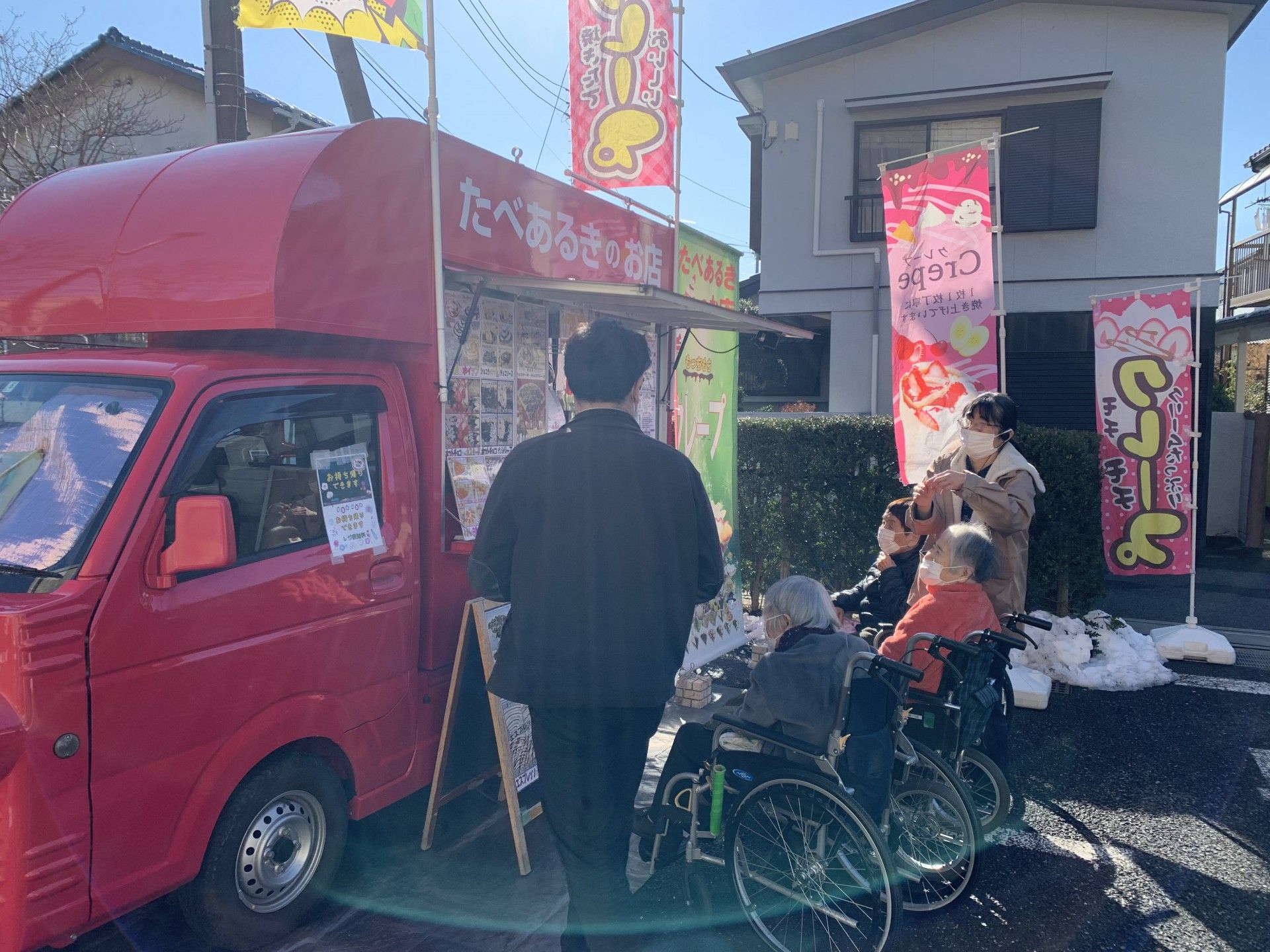 移動販売車と利用者