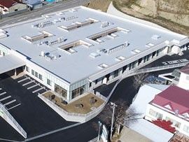 広い建物の外観