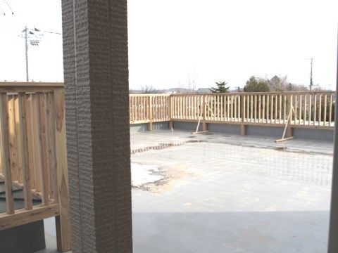 外の景色を楽しみながらお寛ぎ頂ける広いスペースの屋上
