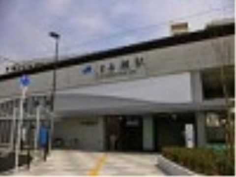 JRの最寄駅から老人ホームまで徒歩で８分と訪問者様にも便利な場所にあり、入居者様のお出かけもしやすい立地にある。