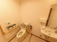 介護施設の清潔なトイレの様子