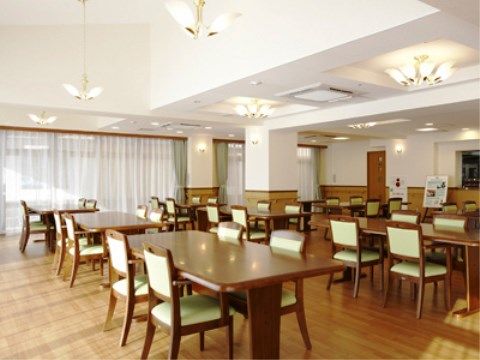 毎日出来立ての美味しい食事を楽める食堂は、入居者様同士のだんらんのひと時をお過ごしいただける場所となっている。