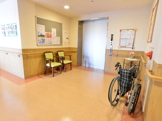 エレベーター前