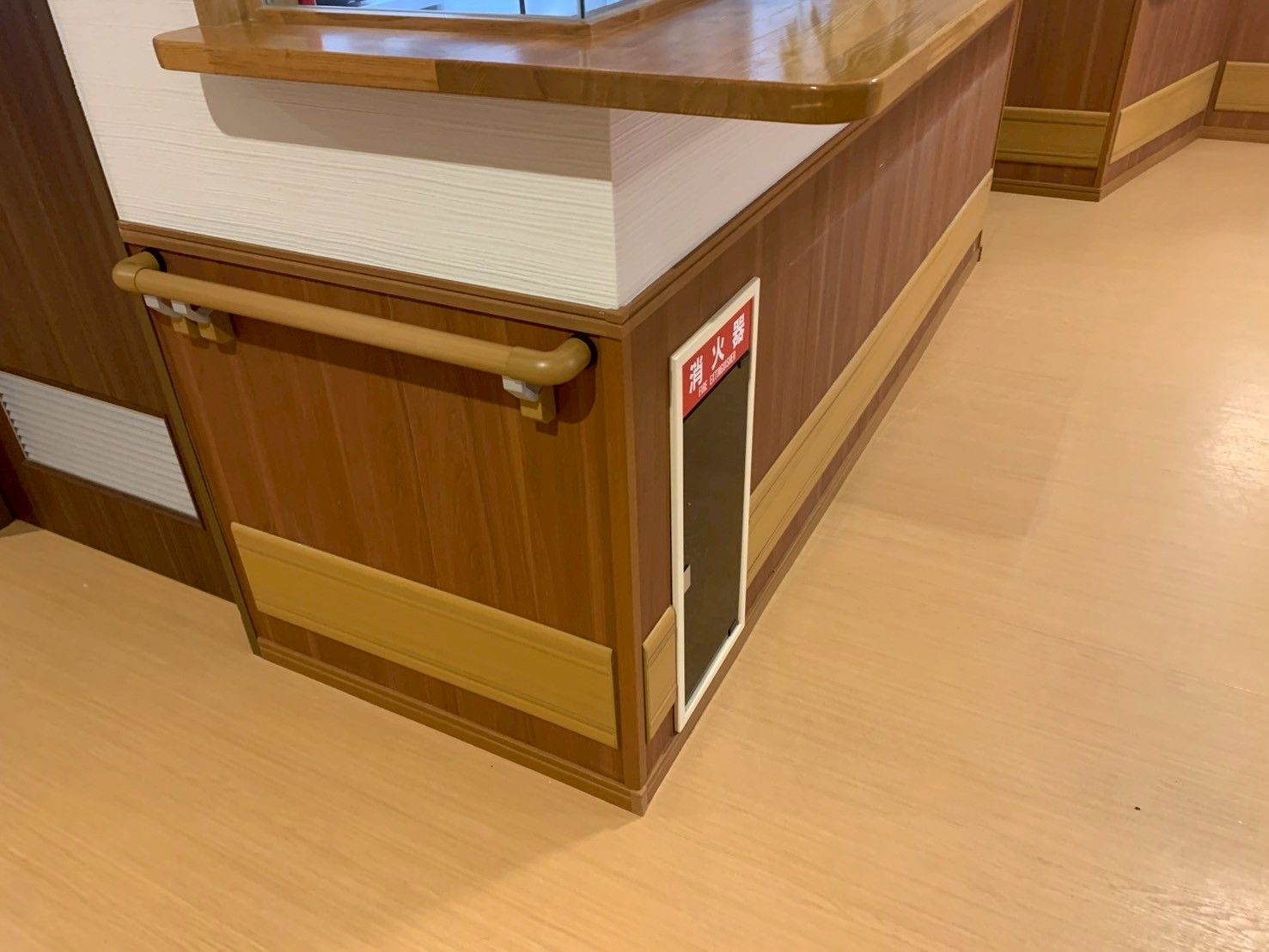 手すり付きの廊下