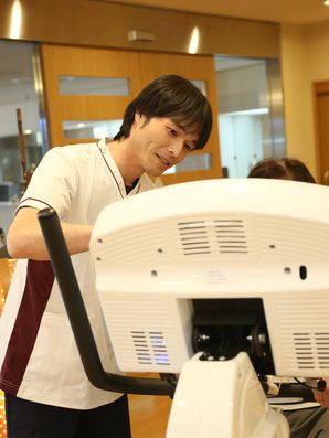 運動機器を利用している利用者と職員