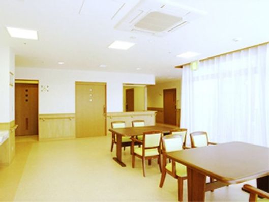 セカンドダイニング