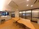 広々とした明るい共有スペース