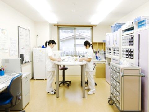 施設内には、健康管理室が完備されている。専任の医療スタッフが常駐しているので、緊急時には敏速な対応を受けることができる。