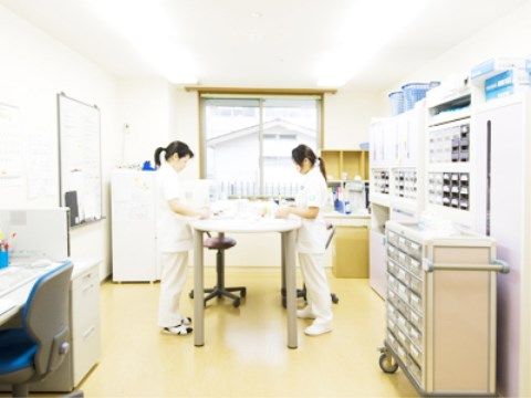 入居者様に飲んでいただくお薬の管理にあたる医療スタッフ