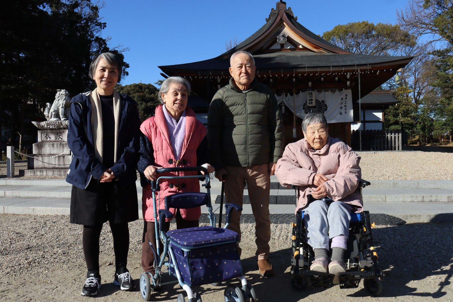午後のひと時、レクリエーションを兼ねて軽い体操を楽しむ入居者様